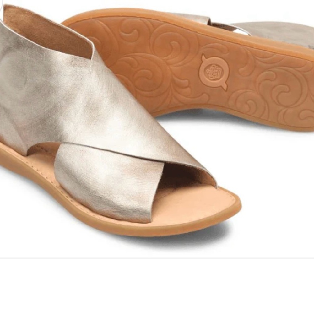 Sofft Gold Sandals Elegant Metallic Criss-Cross Design